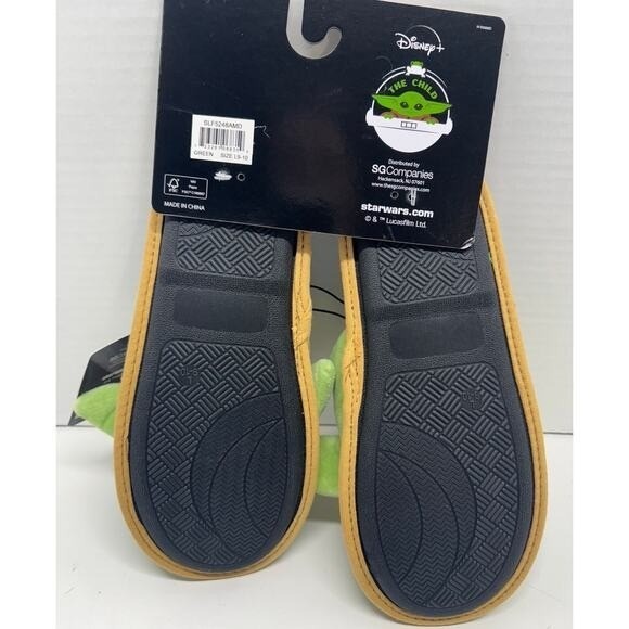 New Star Wars Mandalorian The Child Baby Yoda Unisex Slippers with Santa Hat - Picture 4 of 6